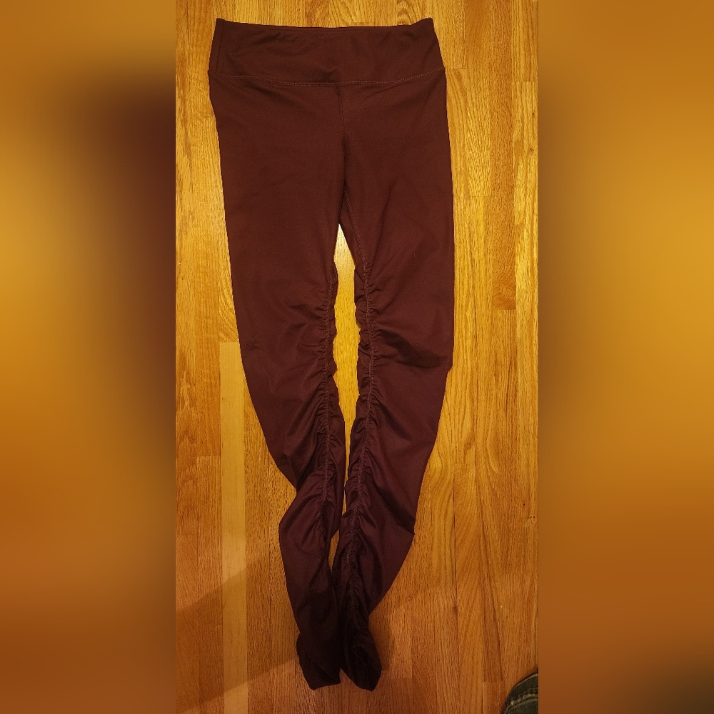 ALO Yoga Deep Red Leggings Sz M